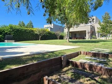 CASA EN ALQUILER ANUAL A LAGUNA VILLANUEVA TIGRE