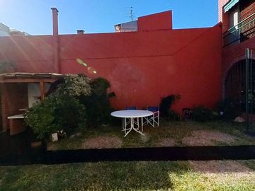 VENTA CASA JARDIN PILETA COCHERA LINIERS