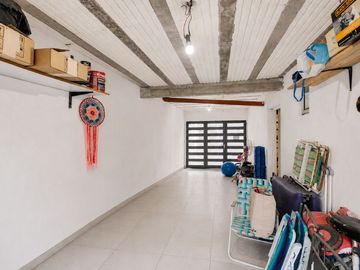 CASA EN VENTA SICARDI 4 DORMITORIOS PATIO Y PILETA