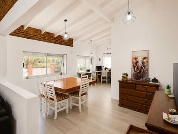 CASA EN VENTA SICARDI 4 DORMITORIOS PATIO Y PILETA