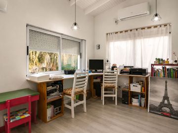 CASA EN VENTA SICARDI 4 DORMITORIOS PATIO Y PILETA