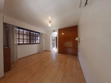 CASA VENTA LA PLATA 4 DORMITORIOS QUINCHO PILETA
