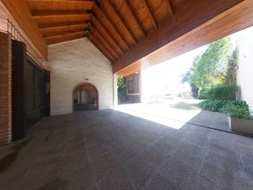 CASA VENTA LA PLATA 4 DORMITORIOS QUINCHO PILETA