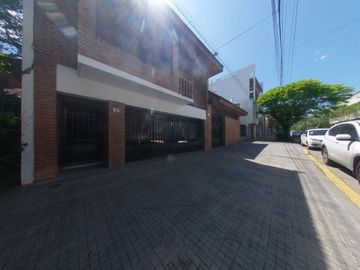 CASA VENTA LA PLATA 4 DORMITORIOS QUINCHO PILETA