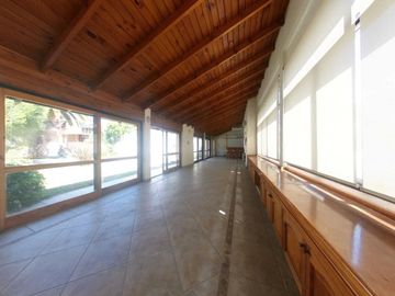 CASA VENTA LA PLATA 4 DORMITORIOS QUINCHO PILETA