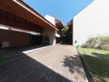 CASA VENTA LA PLATA 4 DORMITORIOS QUINCHO PILETA
