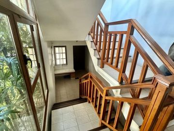 CASA VENTA LA PLATA 4 DORMITORIOS QUINCHO PILETA