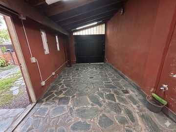 Venta casa 4 amb. cochera, patio y quincho J.C.Paz