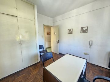 VENTA PH, MORON, 3 OFICINAS + LOCAL + DEPARTAMENTO