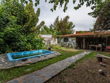 VENTA CASA 4 AMBIENTES CON PATIO PILETA Y GARAGE