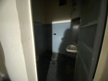 CASA MULTIFAMILIAR CON DEPOSITO  VENTA CASEROS