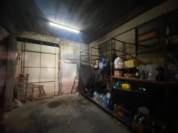 CASA MULTIFAMILIAR CON DEPOSITO  VENTA CASEROS
