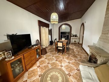 CASA EN VENTA EN PERGAMINO ESTILO COLONIAL