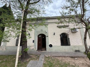 CASA EN VENTA EN PERGAMINO ESTILO COLONIAL