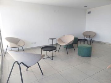 ALQUILER DE OFICINA AMOBLADA PISO ALTO A ESTRENAR