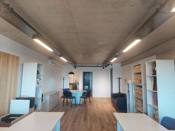 ALQUILER DE OFICINA AMOBLADA PISO ALTO A ESTRENAR