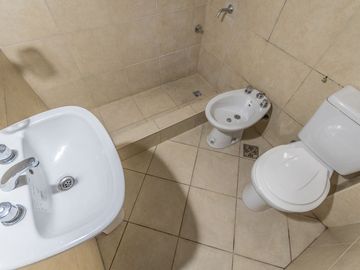 VENTA PH 3 AMBIENTES PB CON PATIO Y ENTRADA INDEP.