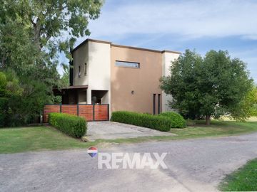CASA EN VENTA 4 AMBIENTES SAN VICENTE DAROMY