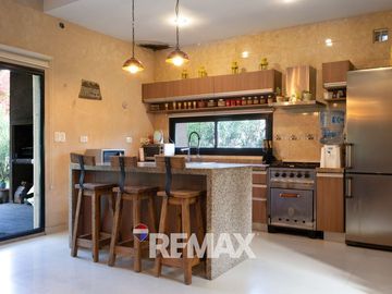 CASA EN VENTA 4 AMBIENTES SAN VICENTE DAROMY