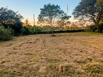 ¡Lote frente al Golf en Colonia Carolina!