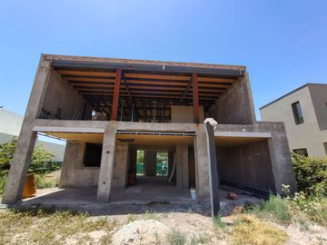 Se vende casa en obra, Maipú, Mendoza