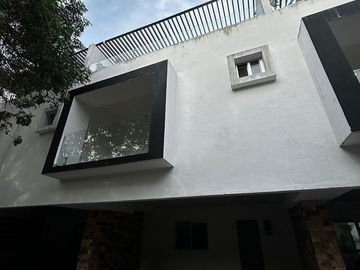 Townhouse amueblado en renta en Montebello | 2 recámaras, roof top y mascotas