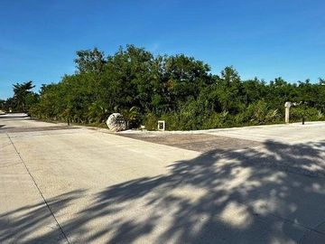 Terreno en venta en Residencial Silvesta, Conkal | Lote de esquina de 441.30 m²