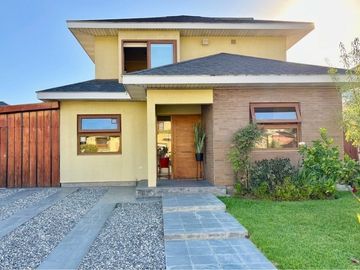 Venta casa en condominio Altos del parque