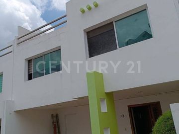 VENTA DE CASA EN FRACCIONAMIENTO EN CHOLULA. PUEBLA MUY CERCA DE UDLAP