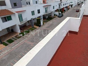 VENTA DE CASA EN FRACCIONAMIENTO EN CHOLULA. PUEBLA MUY CERCA DE UDLAP