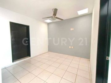Casa en Venta en El Centenario, Villa de Alvarez, Colima