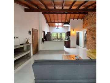 CASA EN VENTA SECTOR LA LEONA, RETIRO - ANT.