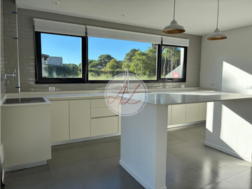 CASA A ESTREMAR - PINAMAR - NAYADES
