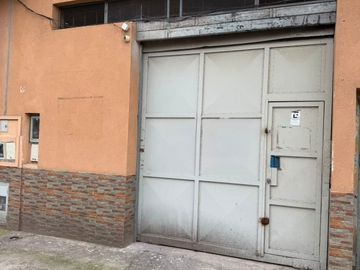 Galpón en alquiler de 192m2 ubicado en La Tablada a 100 metros de Av. Crovara