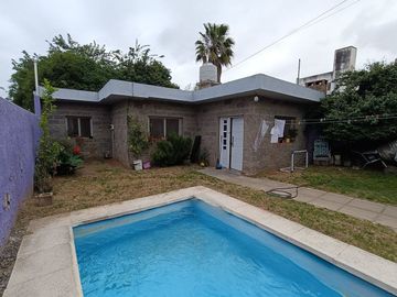 VENTA DOS CASAS DE 3 DORMITORIOS COCHERA B PARQUE