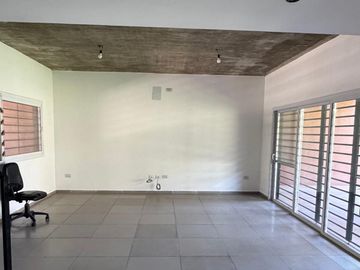 VENTA CASA 5 AMB C/JARDIN APTO CREDITO - MORENO