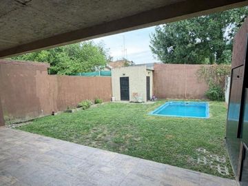 VENTA CASA 5 AMB C/JARDIN APTO CREDITO - MORENO