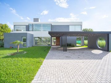 EXCELENTE  CASA  EN HARAS DEL SOL PILAR