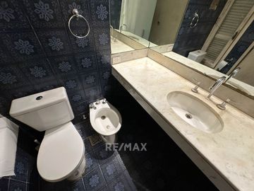 CASA EN VENTA A RECICLAR CON PILETA, LOS LAGARTOS.