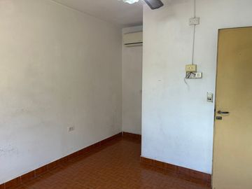 Venta casa de pasillo 2 dormitorios