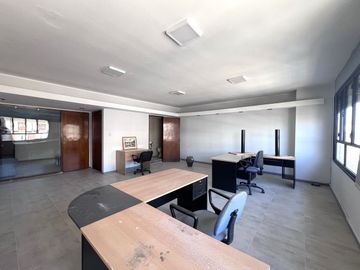 VENTA 98M2 DE OFICINAS COMERCIALES CENTRO