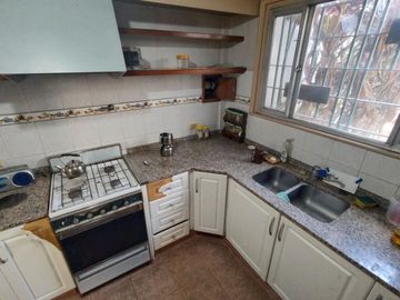 VENTA PH SIN EXPENSAS 4 DORMITORIOS COCHERA JARDIN