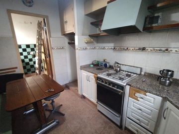 VENTA PH SIN EXPENSAS 4 DORMITORIOS COCHERA JARDIN