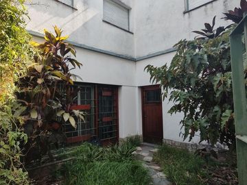 VENTA PH SIN EXPENSAS 4 DORMITORIOS COCHERA JARDIN