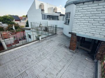 VENTA PH SIN EXPENSAS 4 DORMITORIOS COCHERA JARDIN