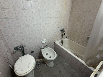 Venta dos ambientes en Retiro con Balcón