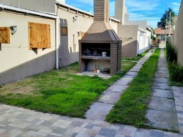 VENTA CASA MAS 4 DEPARTAMENTOS EN MONTE HERMOSO