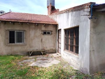 Venta casa 3 ambientes a reciclar Ba Sta Celina