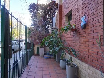 Venta - Casa 4 ambientes con terraza - Floresta