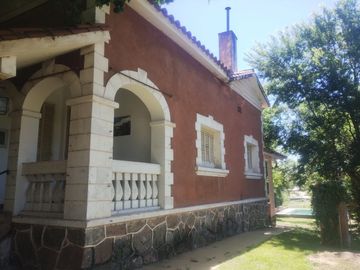 Venta Casa Estilo Colonial salida privada al Rio